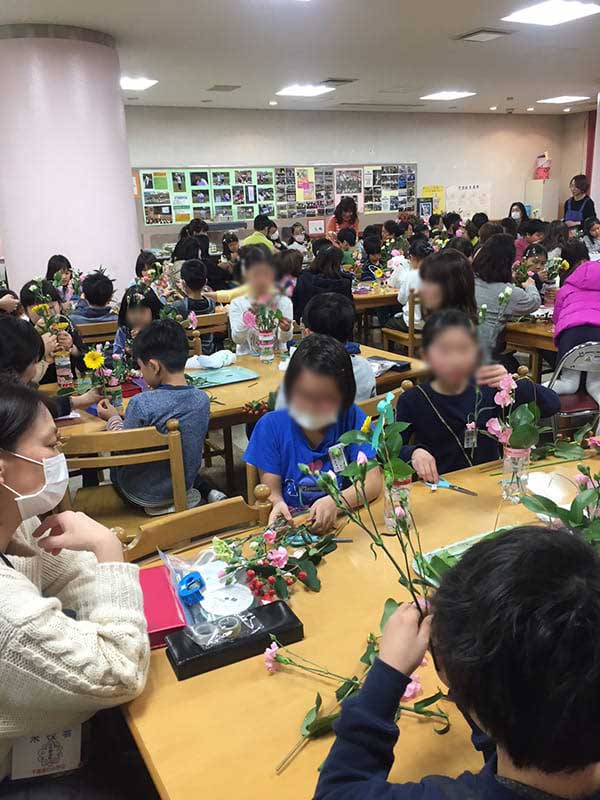 区立の小学校で花育イベント開催